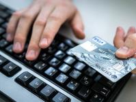 Koju banku mogu aplicirati za kreditnu karticu sa beskamatno podizanjem gotovine? Karticom na rate sa kojom možete podići gotovinu